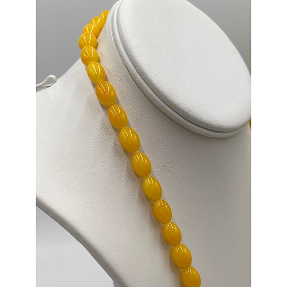 Vintage Designer Butterscotch Egg Yolk Bakelite Single Strand Pullover Necklace - Picture 4 of 10